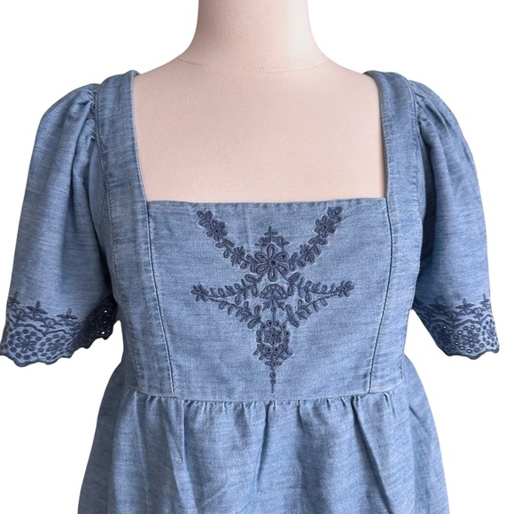 OLD NAVY Chambray Embroidered Peasant Top Smocked Back Flutter Sleeve Boho S NWT - Picture 2 of 13